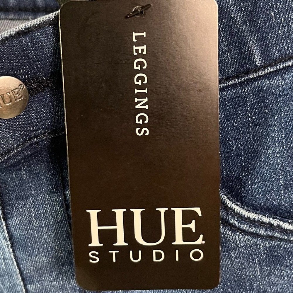 NWT Medium Wash Denim Mid-Rise Frayed Edge Leggings - Hue Studio - Picture 8 of 13